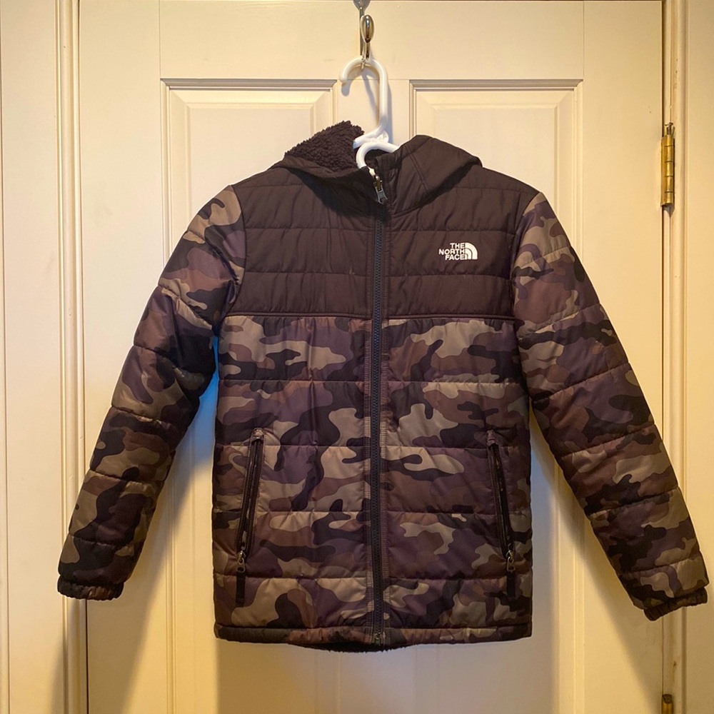 The North Face Camo Boys Reversible Jacket w Hood, YM, great used condition